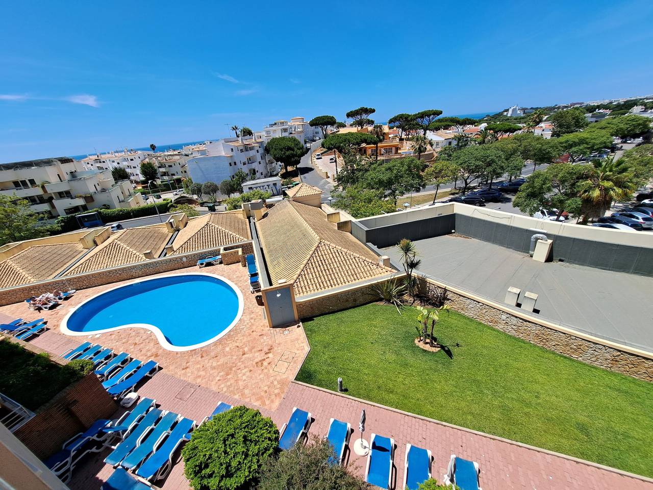 Apartamento inteiro, Apartamento 'Charming Ocean View' com Vista Mar, Wi-Fi e Ar Condicionado in Albufeira, Distrito de Faro