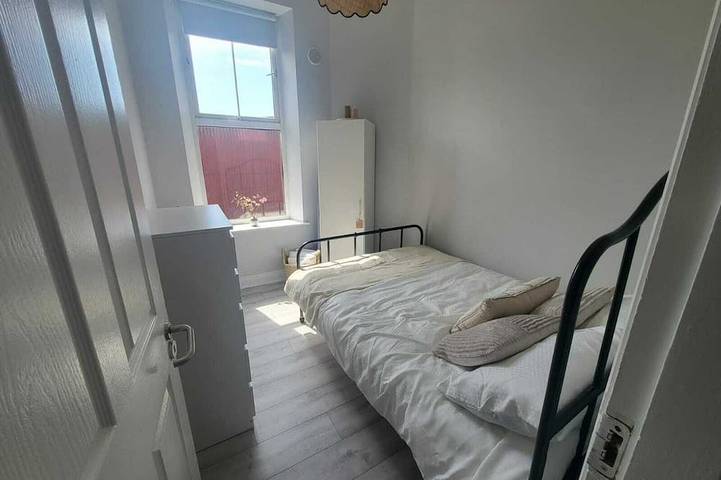 Entire apartment, Top Location - Newly Refurbed 2Bd, Sleeps 6 W/Loft in Cork, County Cork