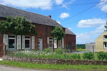 Gîte pour 12 personnes, avec jardin à Liessies