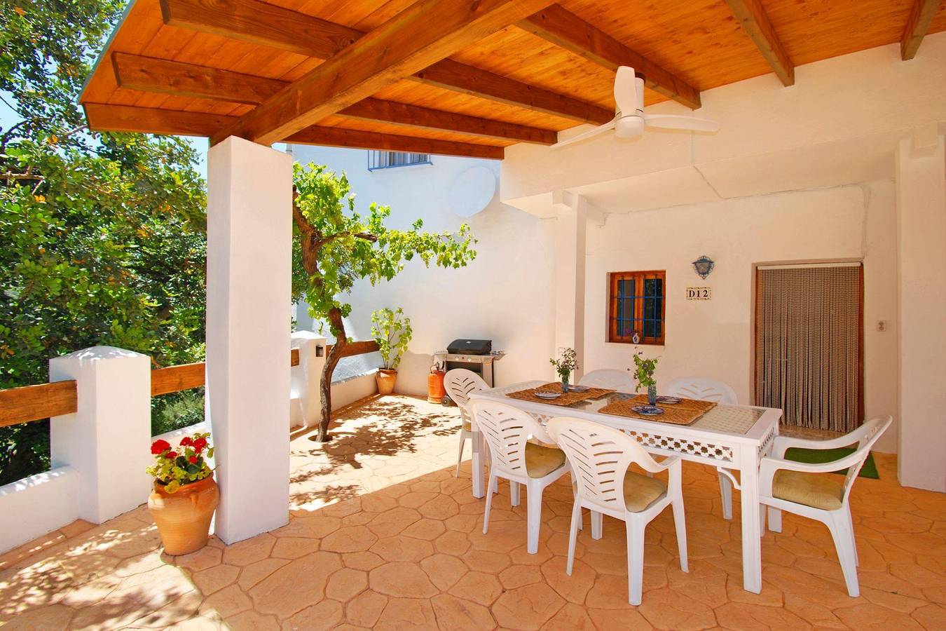 Villa La Zorzalera with plunge pool, wifi, airco in Comares, Provincia de Málaga