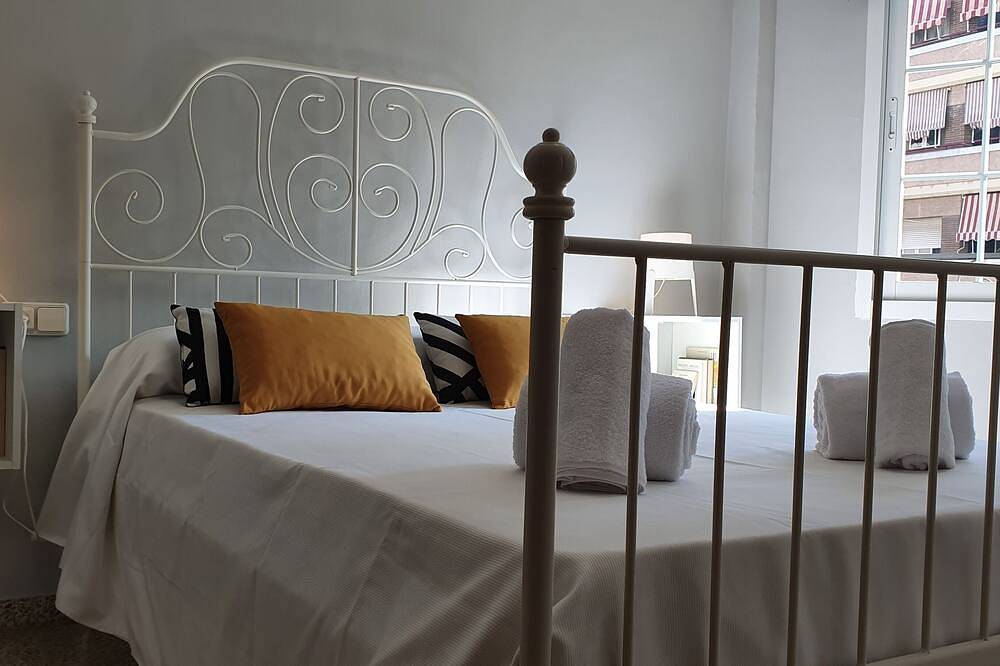 Apartamento entero, Motril centro, toda la comodidad de tener la ciudad y servicios a sus pies. in Motril, Costa Tropical