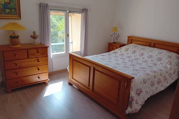 Location de vacances pour 3 personnes, avec piscine et jardin, animaux acceptés à Tourtour - 2