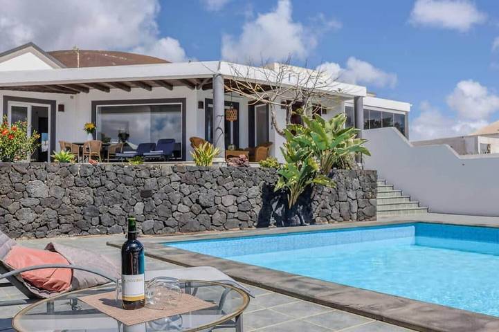 Ferienhaus für 6 Personen, mit Balkon und Garten sowie Pool