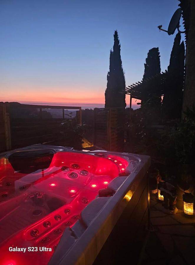 Location de vacances pour 9 personnes, avec balcon et jacuzzi à Saint-Pons-de-Mauchiens