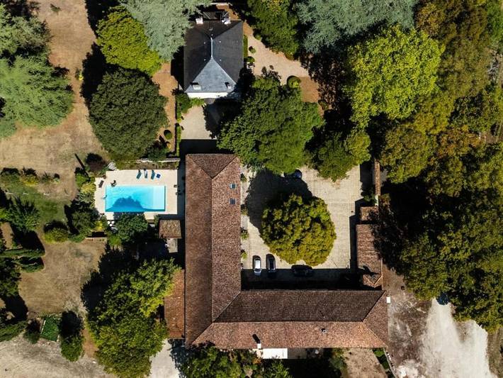 Location de vacances pour 15 personnes, avec Terrasse et Jardin ainsi que Piscine et Vue à Fouquebrune