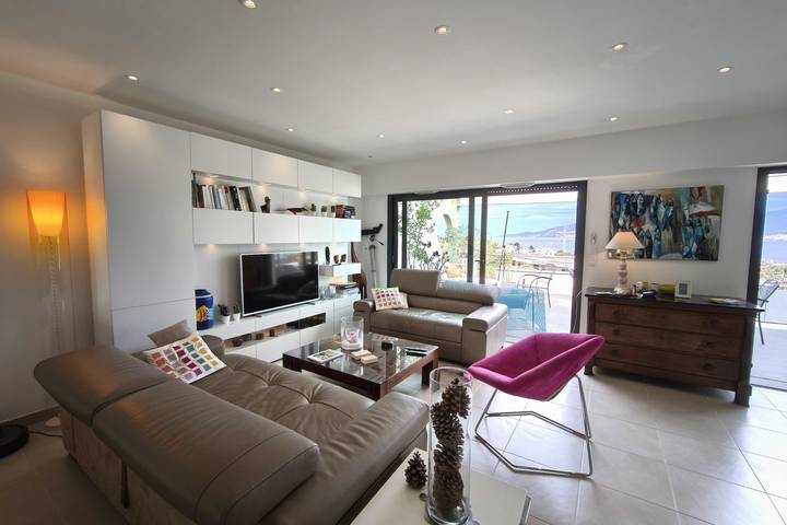 Gîte pour 6 personnes, avec balcon et jardin, adapté aux familles à Albitreccia - 4