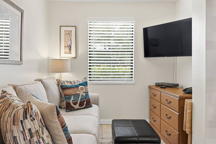 Entire studio, Sand Dune Shores in Palm Beach Shores, Singer Island