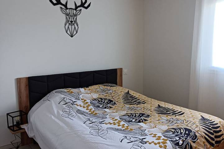 Location de vacances pour 8 personnes, avec terrasse et jardin à Pelleautier - 2