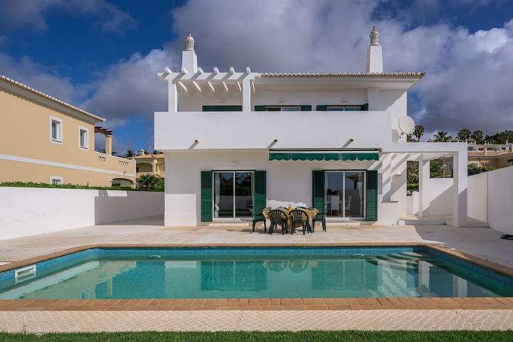 Vacation rental for 8 people, with Balcony and Garden in Lagos