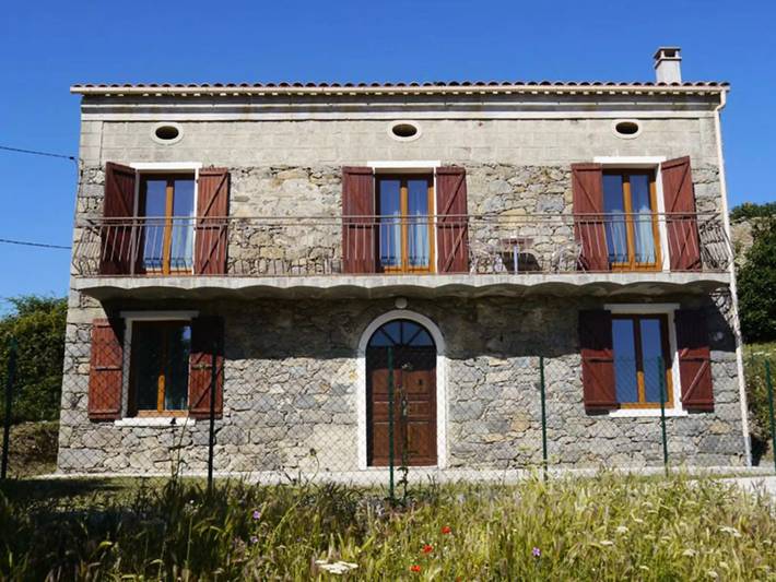 Location de vacances pour 6 personnes, avec jardin à Ventiseri