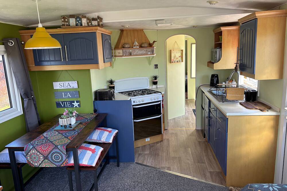 3 Bed Caravan - Sleeps 8 - Pets - Parking - Wifi in Ingoldmells, Lincolnshire