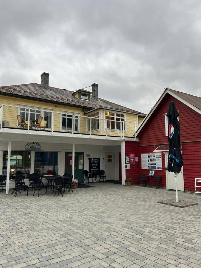 Ferienhaus für 2 Personen, mit Terrasse und Garten sowie Ausblick in Bremanger