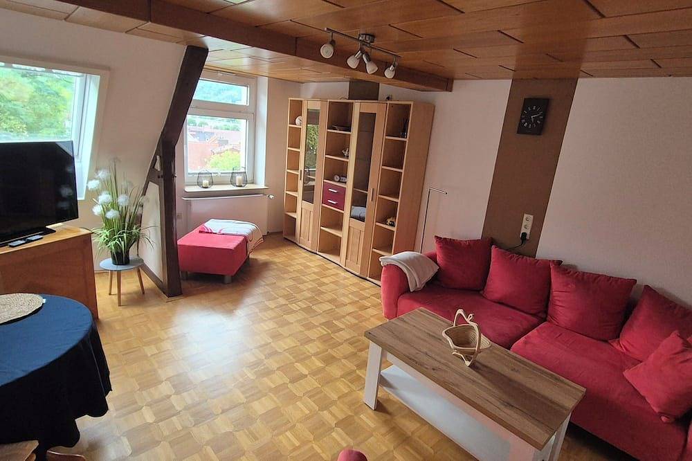 Ganze Wohnung, Gemütliche Dachgeschoss Ferienwohnung in Bad Karlshafen, Hessisches Bergland