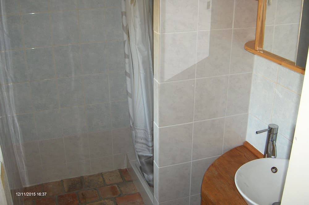 Gîte *** la Fenière 70m², 4 pers, 2 chambres, nature, charme, piscine chauffée in Joyeuse, Ardèche