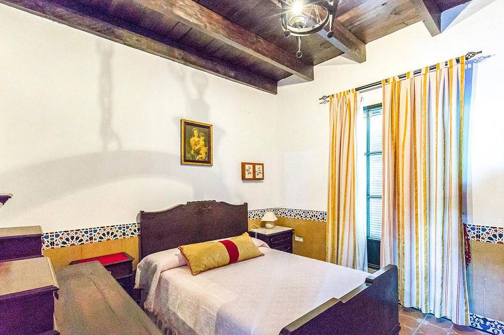 Awesome home in Los Palacios in Los Palacios y Villafranca, Provincia de Sevilla