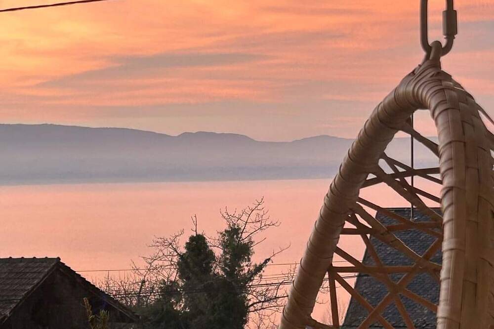 Ganze Wohnung, Geräumige Wohnung mit Pool, Balkon, Parkplatz und Wlan in Publier in Publier, Thonon-les-Bains und Umgebung