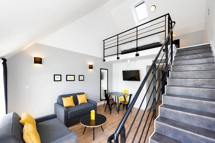 Hôtel pour 16 personnes, avec piscine ainsi que jardin et vue à Bailly-Romainvilliers - 2
