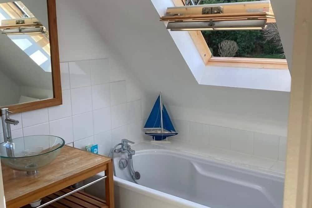 House surrounded by a garden, 5 mns walk from the beach. Saturday to Saturday. in Wissant, Boulogne-sur-Mer und Umgebung