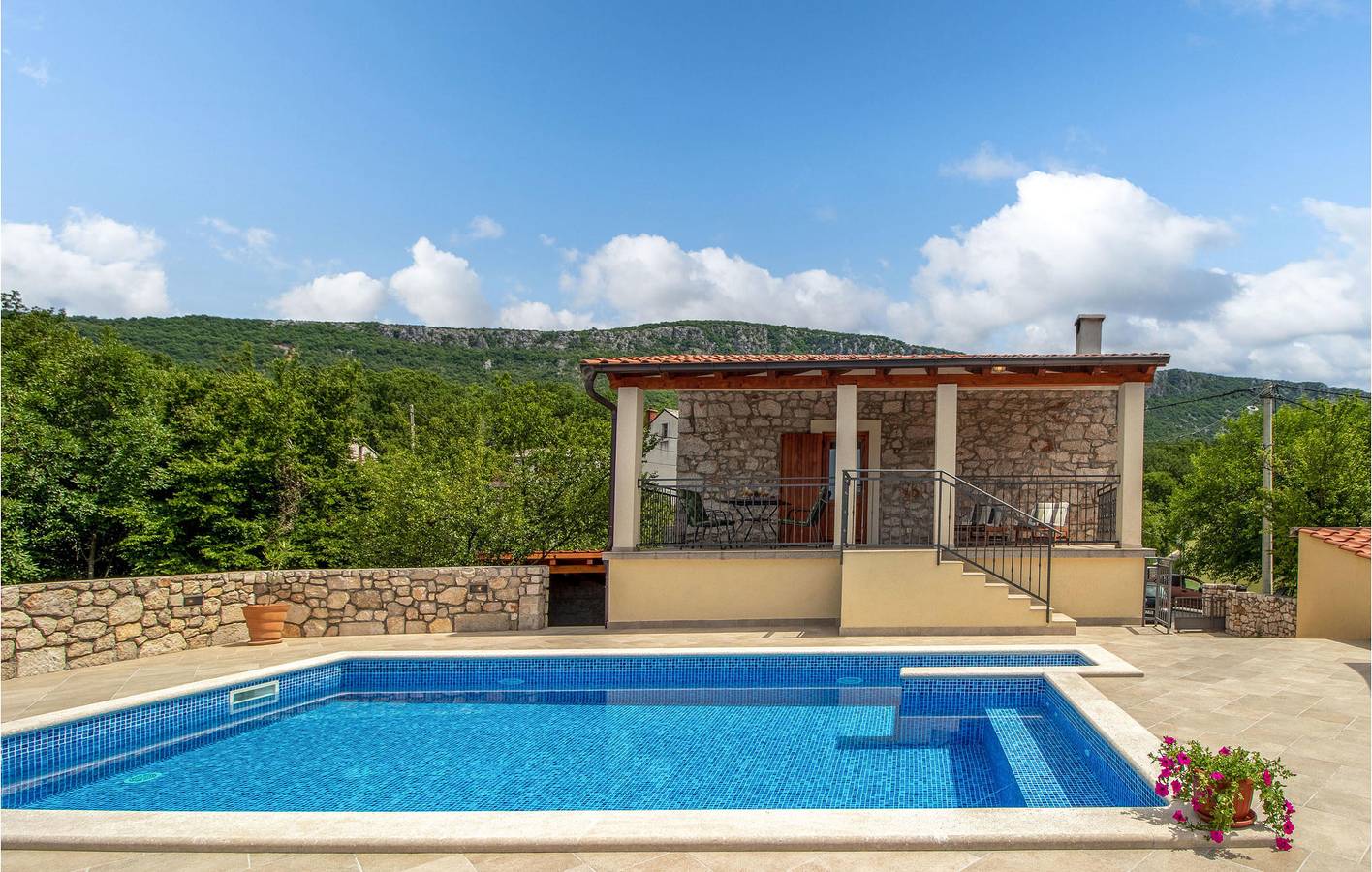 Reizendes 100 m² großes Ferienhaus mit Pool, WLAN und in Küstennähe in Crikvenica, Primorje-Gorski Kotar