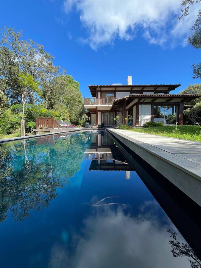 Villa pour 9 personnes, avec Balcon et Terrasse ainsi que Jardin et Piscine dans Pyla-sur-Mer