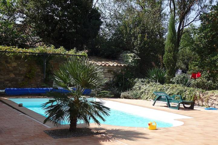 Location de vacances pour 11 personnes, avec terrasse et jardin à Sainte-Valière