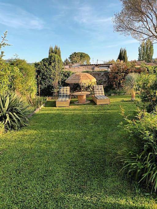 Appartement de vacances pour 6 personnes, avec Balcon et Terrasse ainsi que Jardin et Piscine
