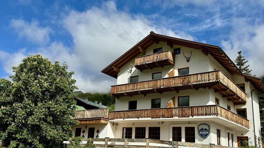 Ferienhaus für 26 Personen, mit Sauna und Balkon, mit Haustier in Pettneu am Arlberg
