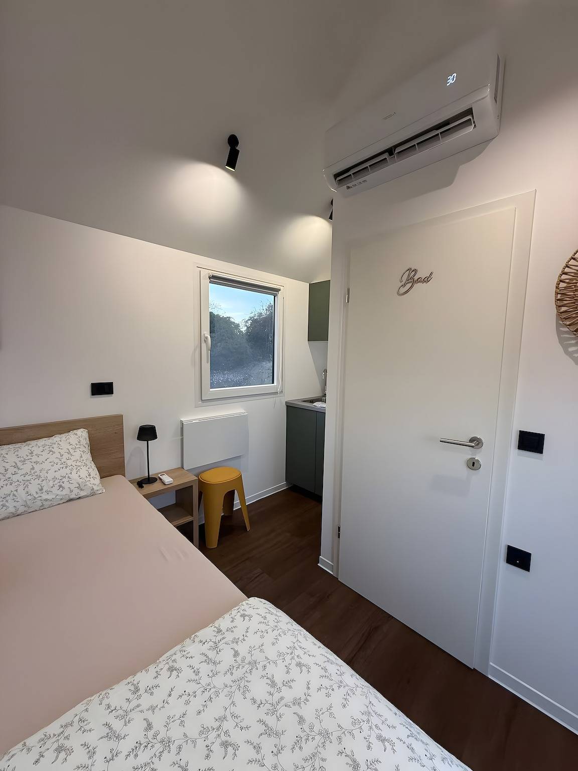Ganze Ferienwohnung, Modernes, helles Tiny Haus naturnah in den Weinreben in Efringen-Kirchen, Hochschwarzwald