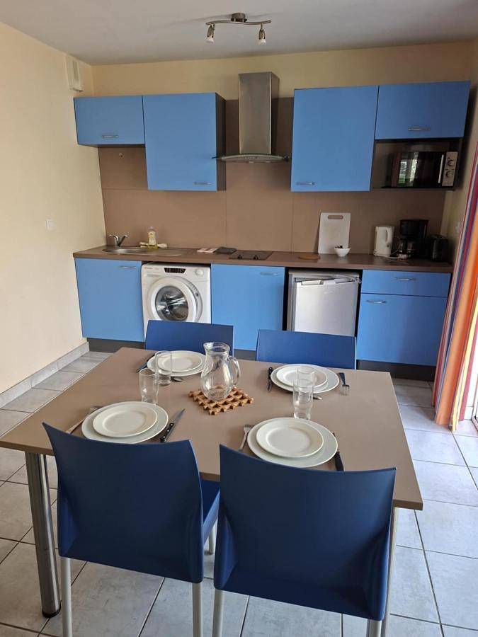 Gîte pour 4 personnes, avec jardin et piscine à Chaveignes - 2