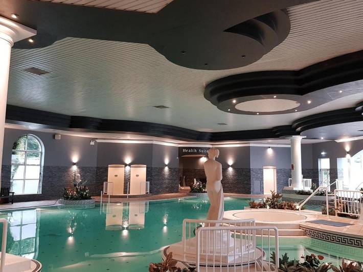 Apartamento para 3 personas, con Jacuzzi y Terraza además de Jardín y Piscina en Cork