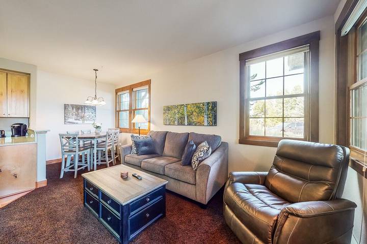 Gîte pour 4 personnes, avec jacuzzi et terrasse à Granby - 2