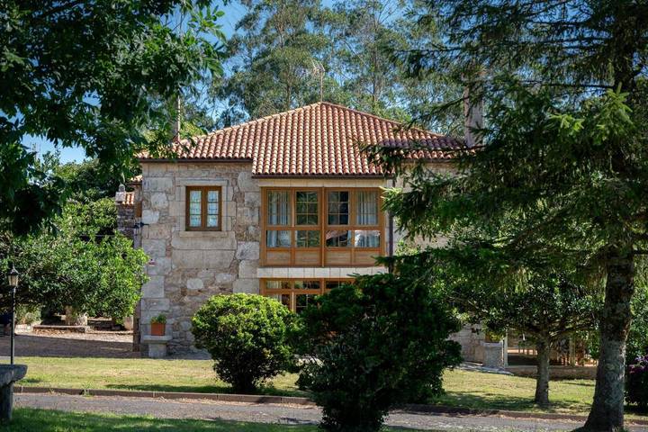 Casa rural para 14 personas, con vistas y jardín, Se admiten mascotas en Muxía