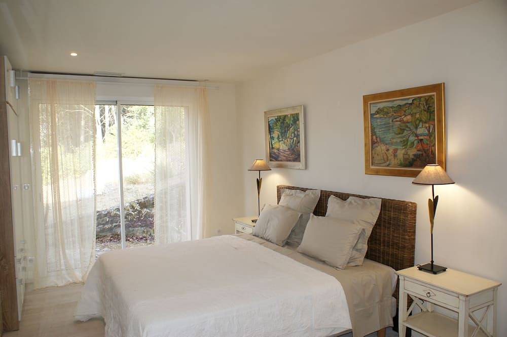 Unique villa for 6 people, 2 minutes from Lourmarin! in Lourmarin, Regionaler Naturpark Luberon