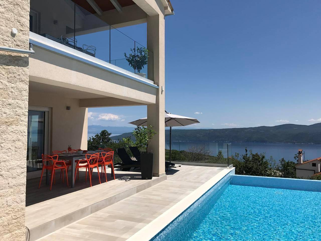 Ganze Ferienwohnung, Großes Appartement mit traumhafter Meeressicht und Infinity Pool in Moscenicka Draga, Primorje-Gorski Kotar