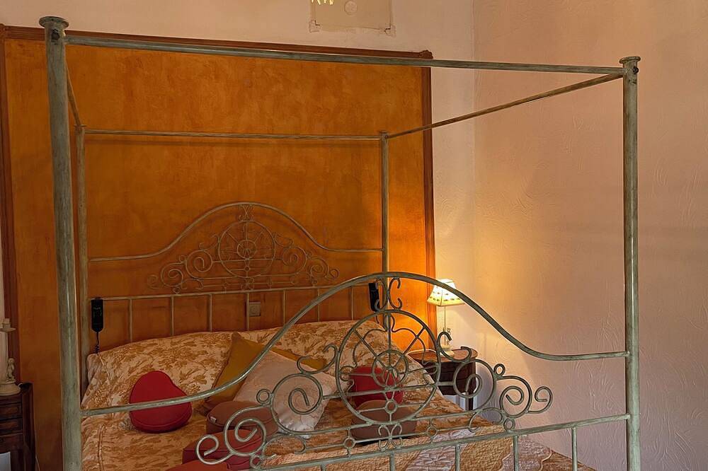 Apartamento entero, Angelot apartment for 2 people on the 2nd floor pets allowed under 16 kg in Violès, Vaucluse