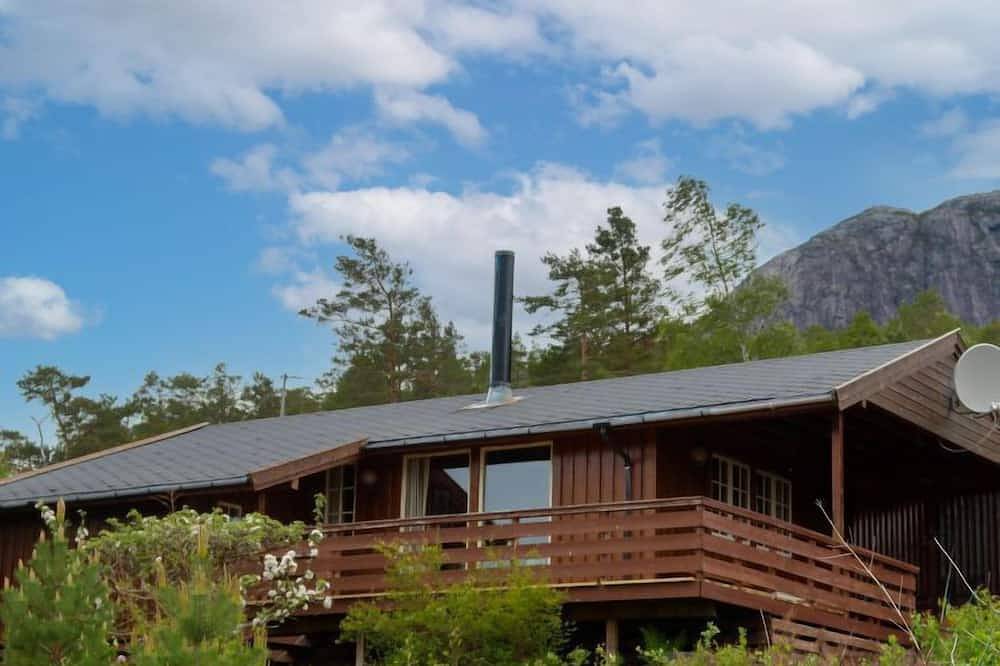 Trefall by Interhome in Hardangerfjord