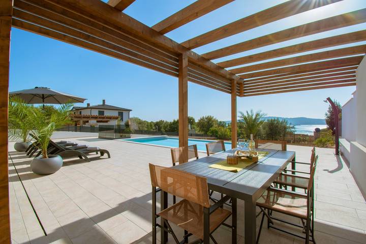 Neue Villa mit privatem Pool mit Meerblick in Pula-Medulin, Pomer