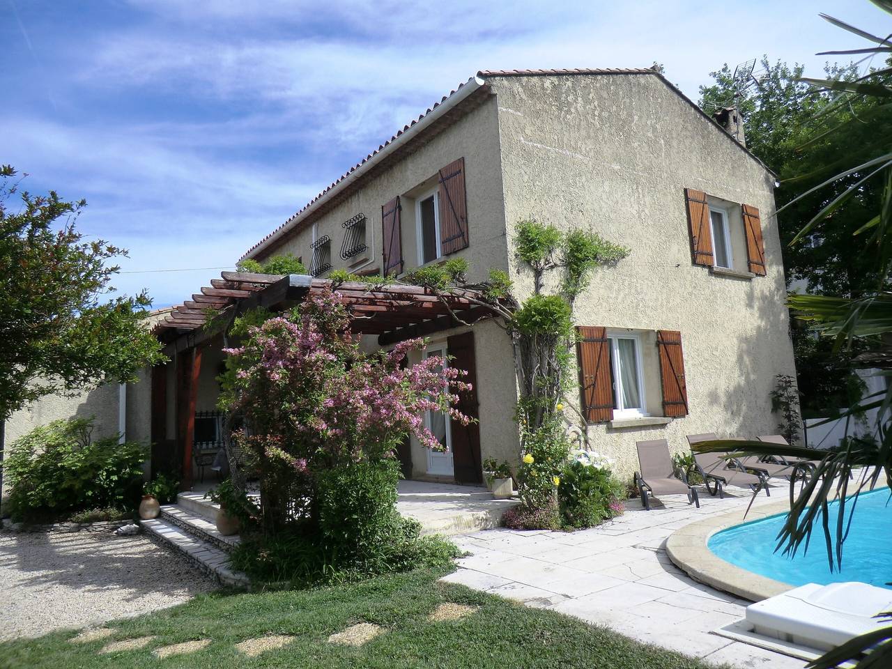 Lou Brès in der Provence nahe Avignon mit privatem Pool, Gärten, Wlan und Klimaanlage in Vedène, Vaucluse