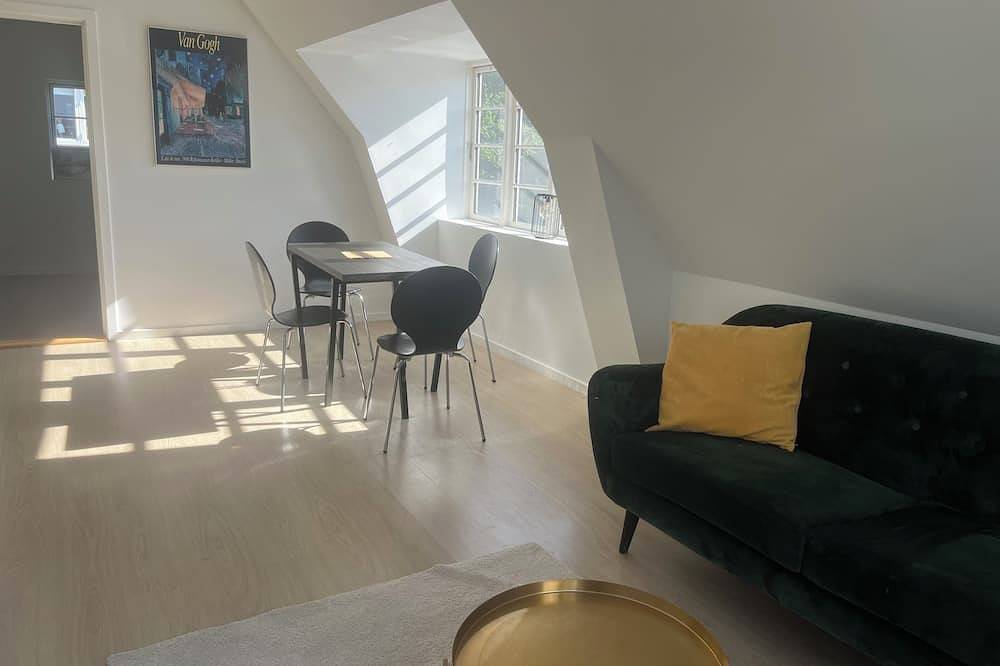 Geheel appartement, Charming Apartment with Lake View, Tennis Court- 5 Minutes from Odense Center in Odense, Odense en omgeving