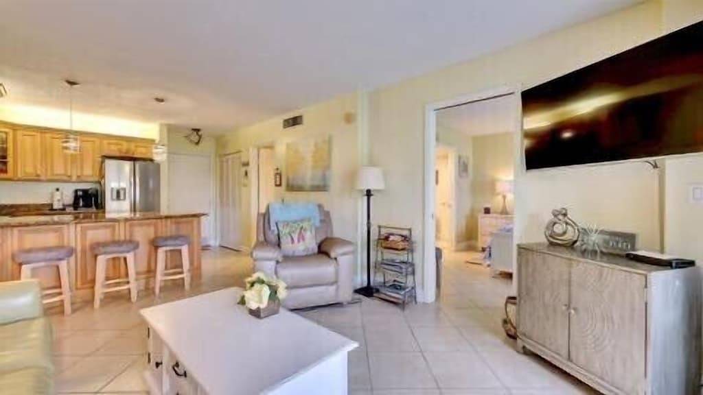 Ganze Wohnung, Lage, Lage im Ocean Village Resort. Erdgeschoss, tolle Lage in Fort Pierce, Hutchinson Island