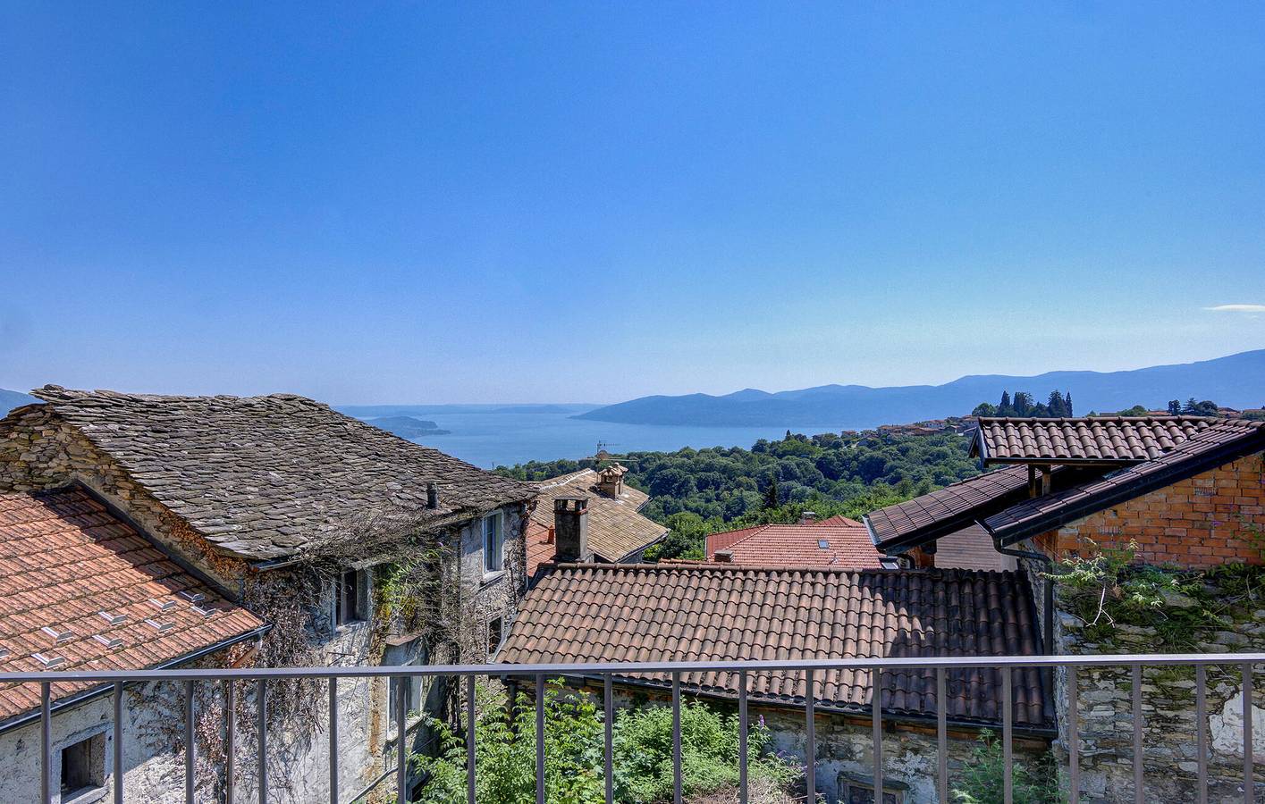 Terrassenwohnung in der Nähe des Lago Maggiore in Albagnano, Bee