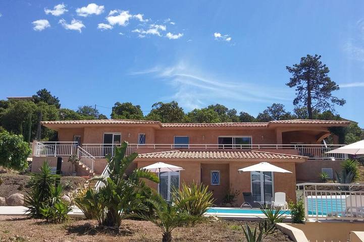 Maison de vacances pour 10 personnes, avec jardin et jacuzzi, animaux acceptés à Sari-Solenzara