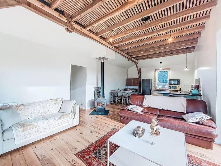 Location de vacances pour 4 personnes, avec piscine et terrasse à Cladech