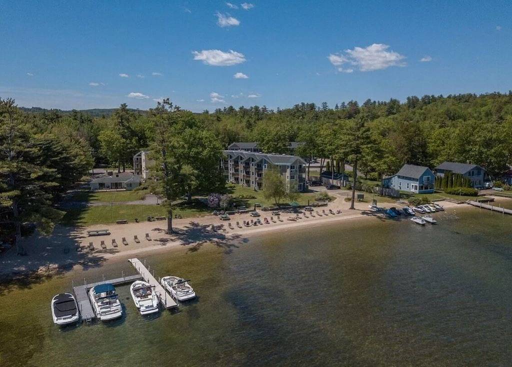 Ganze Wohnung, Lake view, Private Beach, Private concert entrance, pool, Gunstock ski resort in Gilford, Lake Winnipesaukee