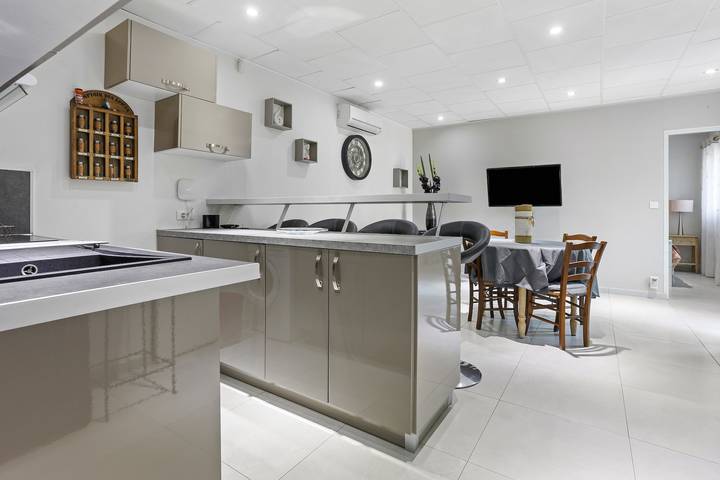 Apartamento inteiro, Apartamento 'Au Soleil D'Azur' com Terraço Privado, Wi-Fi e Ar Condicionado in Saint-Aygulf, Fréjus