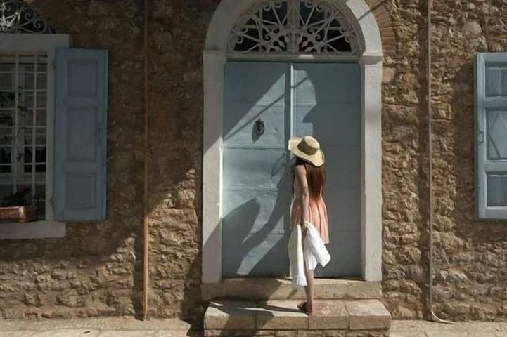 Location de vacances pour 8 personnes, avec balcon et jardin à Galaxidi