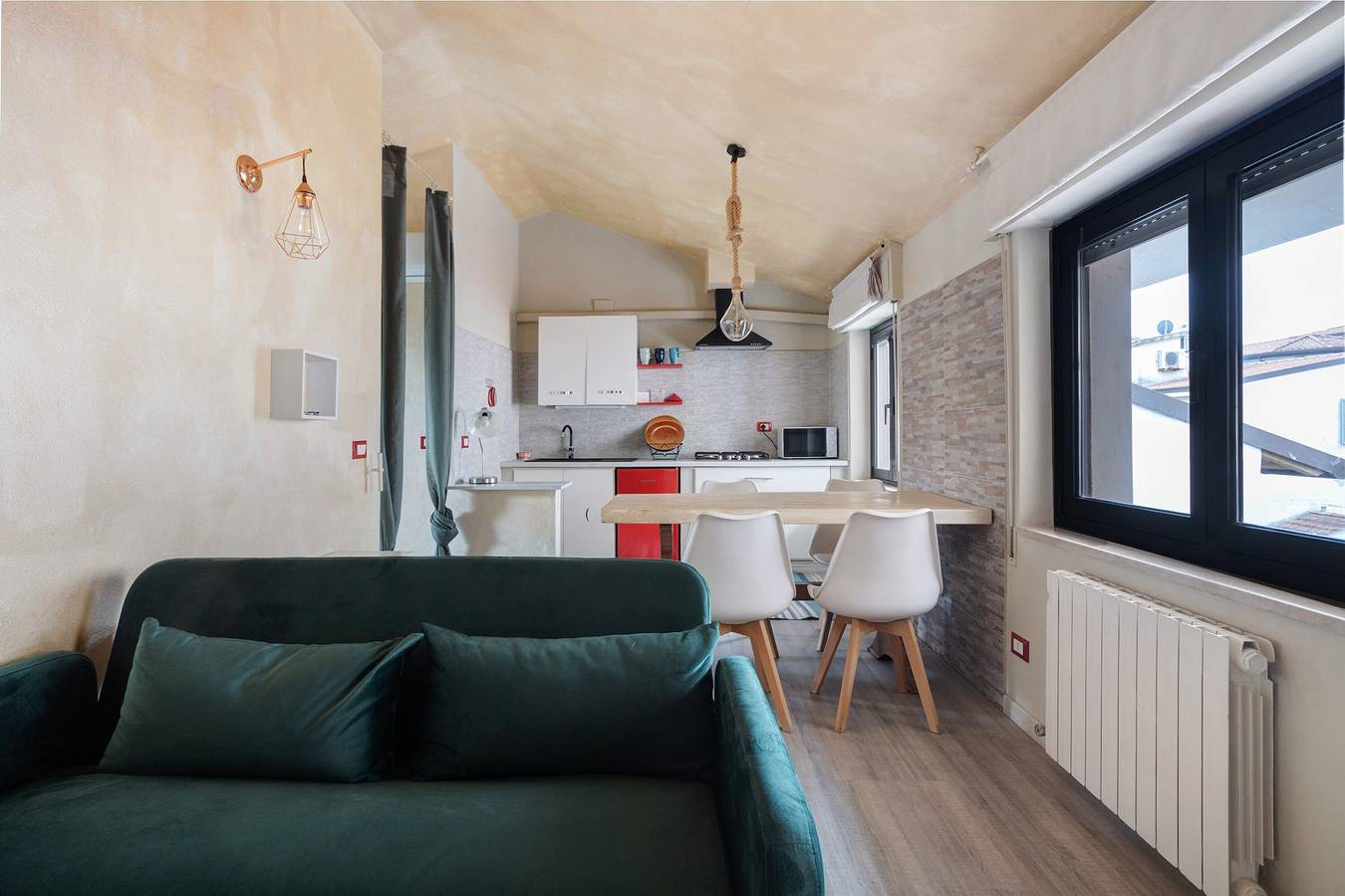 Ganze Wohnung, Ferienwohnung 'La Perla' mit privater Terrasse, Wi-Fi und Klimaanlage in Lido di Camaiore, Italienische Riviera
