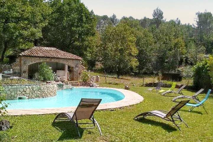 Location de vacances pour 9 personnes, avec jardin à Montferrat