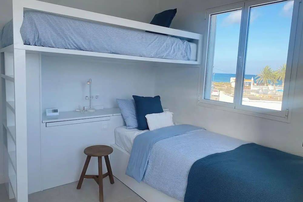 Encantadora casa  en primera línea de mar en Arrieta. in Arrieta, Lanzarote
