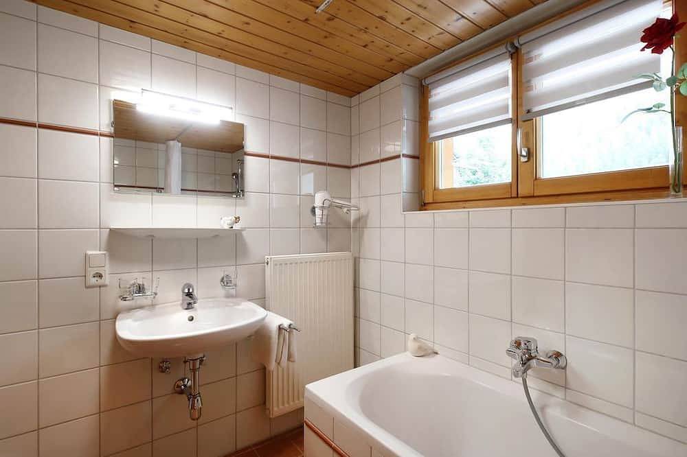 Room 11 - Double room + balcony - Bergkristall in Brand, Brandnertal